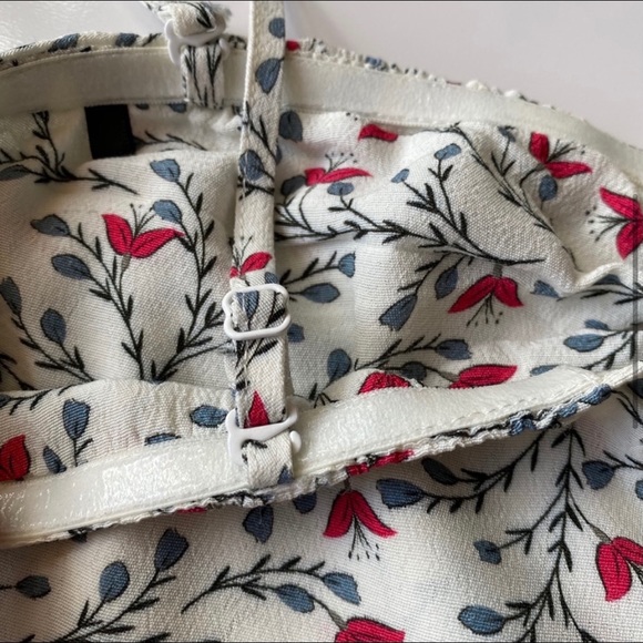 BEBE Off Shoulder Floral peplum style crop top - Picture 5 of 7